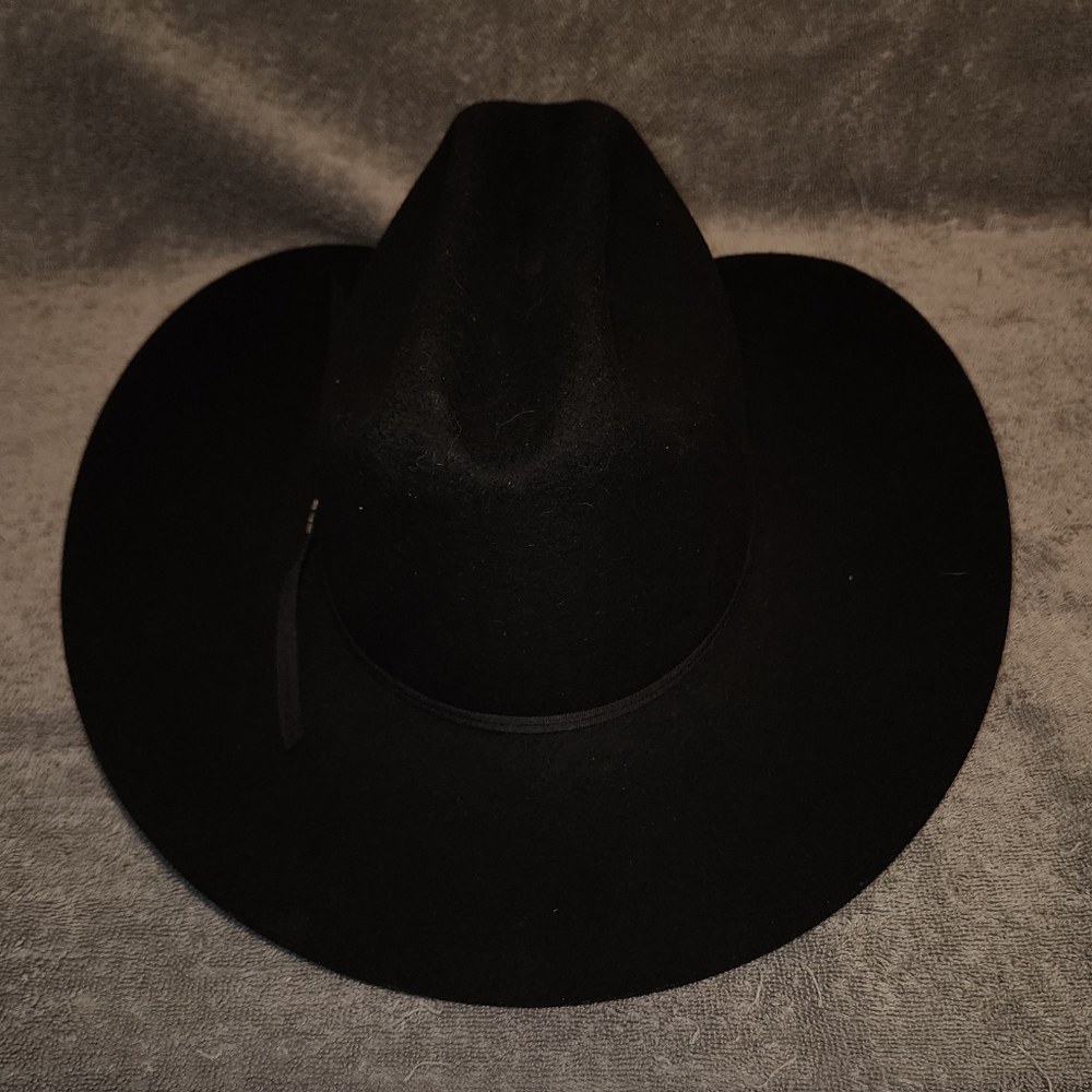 Bailey's Black Wide-Brimmed Cowhirl Hat Smooth Felt Texture With Case
